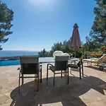 La Casita Blanca,